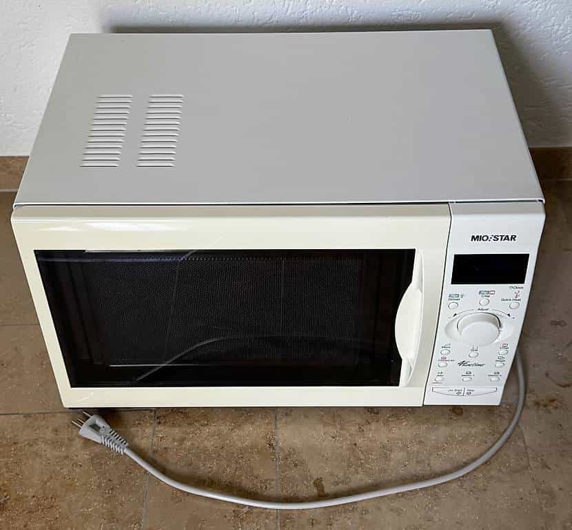 Combi-Mikrowellengerät mit Grill + Heissluft