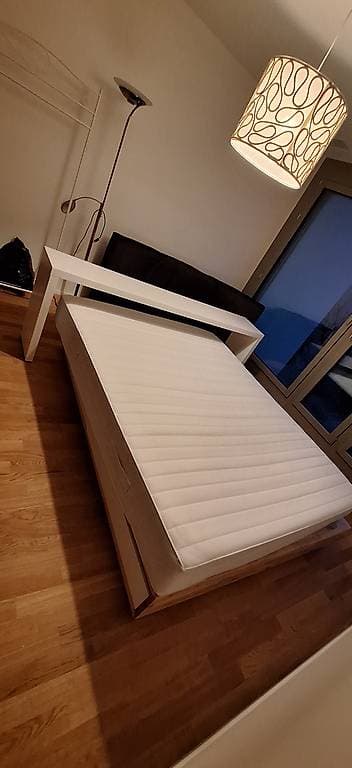 Bett mit Matratze 180 x 200 m gratis zur Abholung