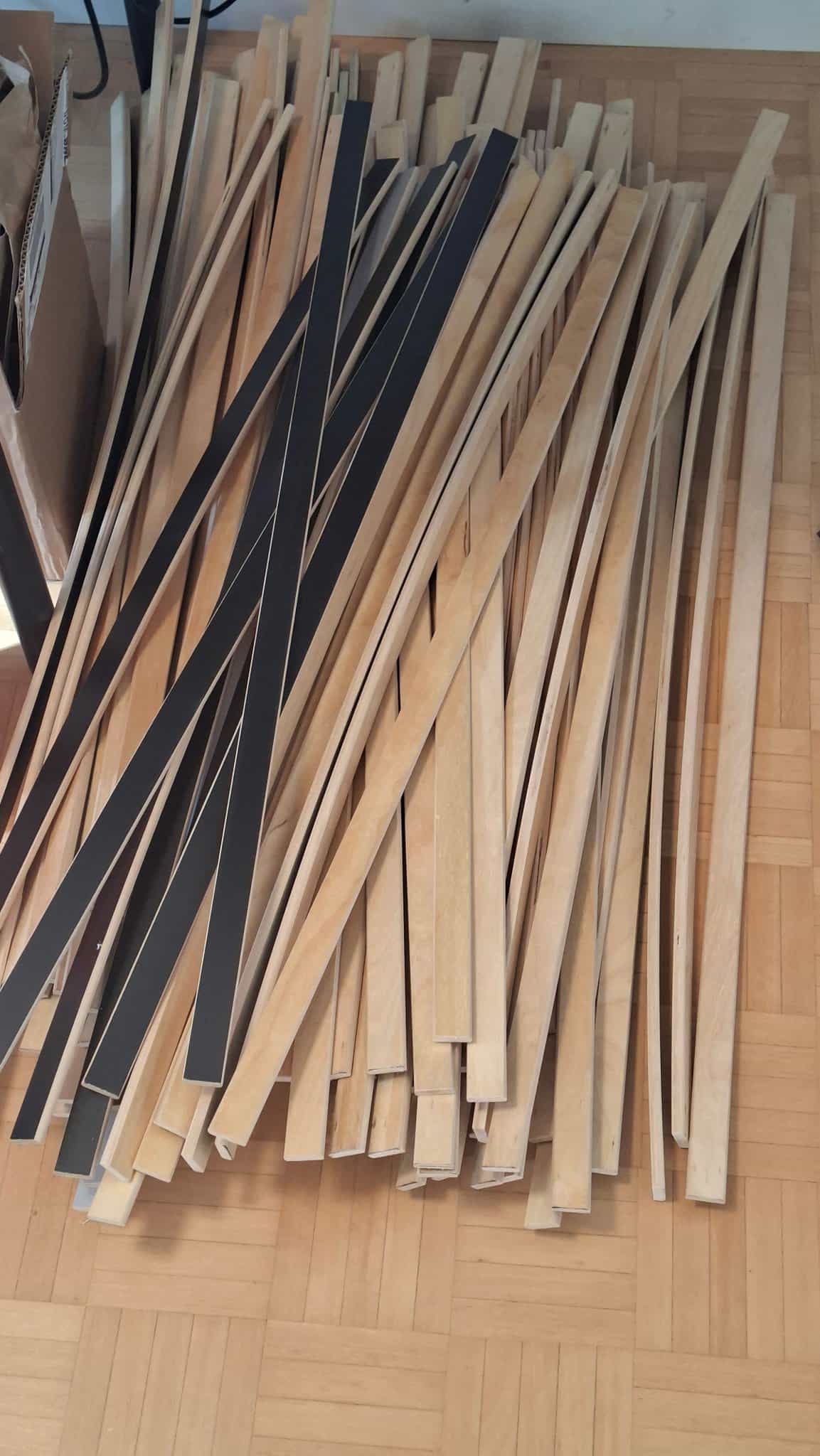 Holzleisten aus Lattenrost, 96 Stück