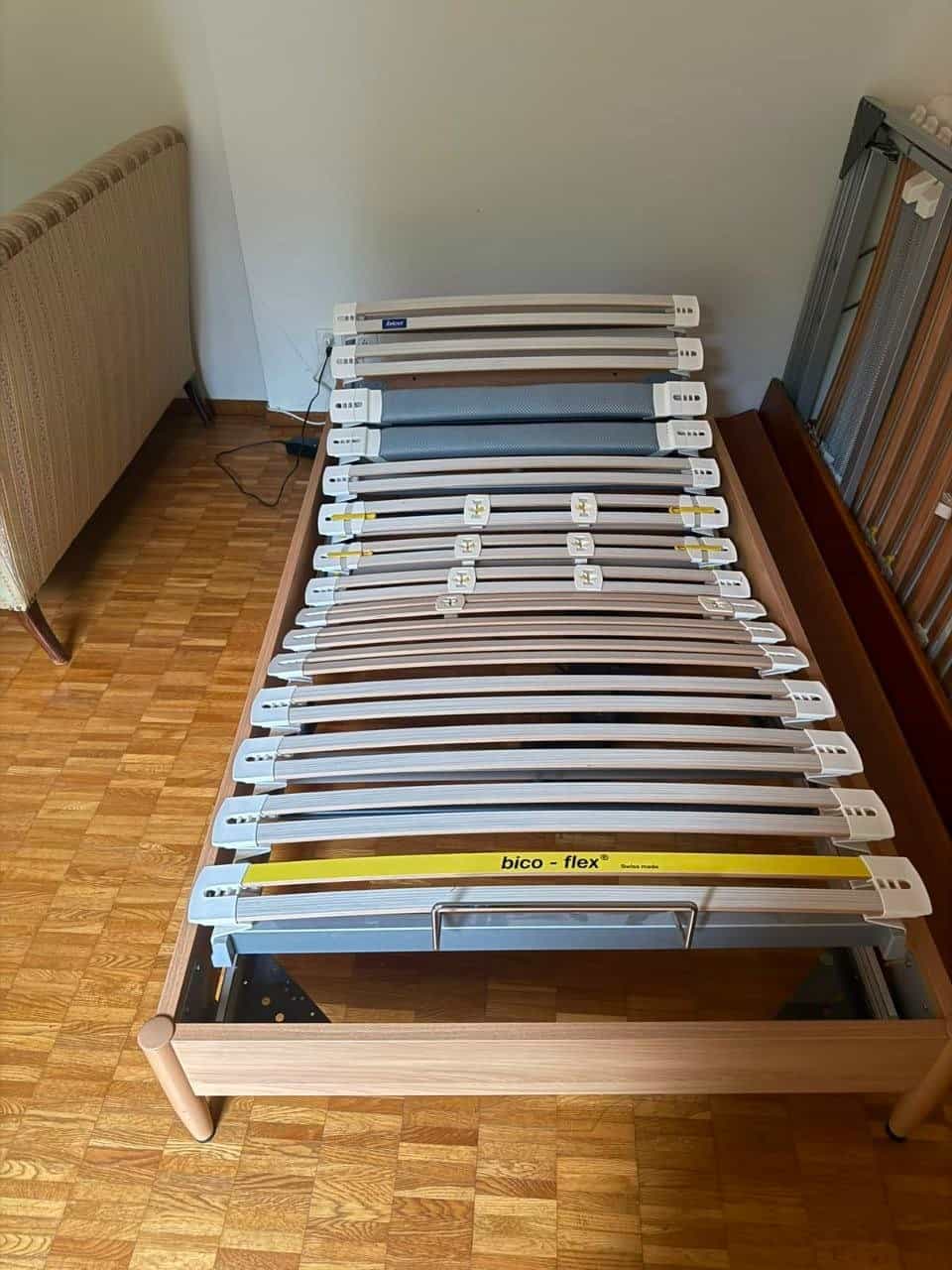 Bett-Lattenrost mit Zubehör