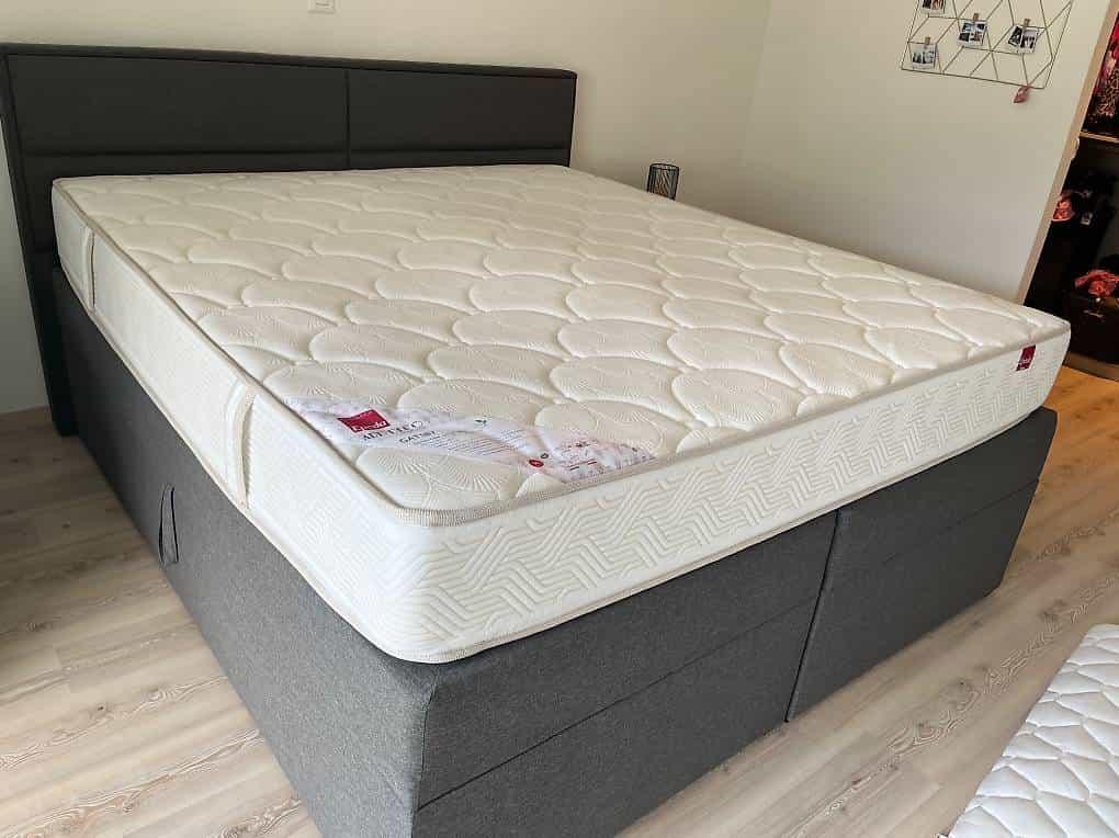À vendre matelas Epeda 180x200 cm