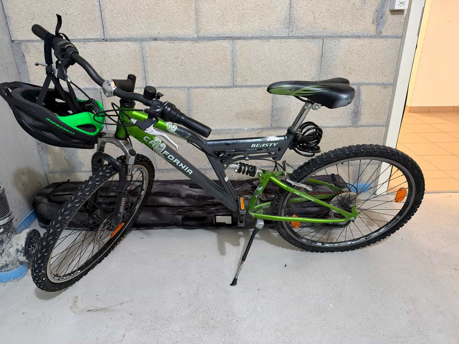 VTT California Beasty, vert et gris