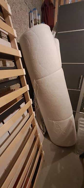 Lattenrost 2 Stück je 90x200cm und Matratze