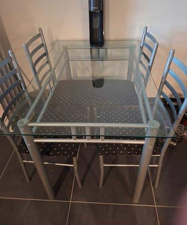 Table plateau verre et 4 chaises