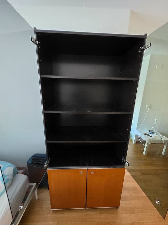 Vitrine Schrank gratis