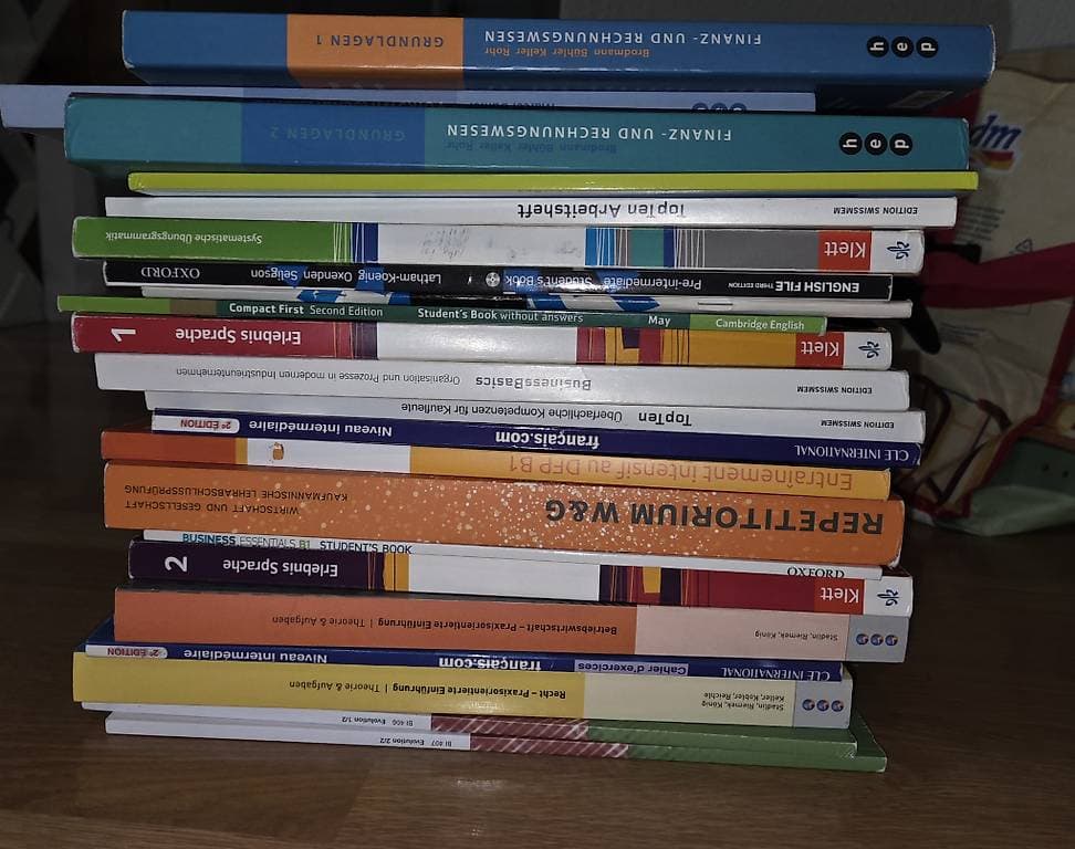 Diverse Schulbücher