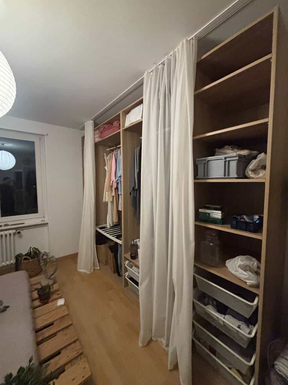 Wandschrank mit Stauraum