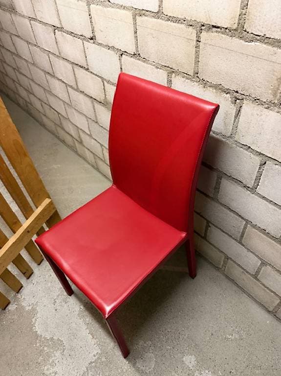 4x rote Echtlederstühle