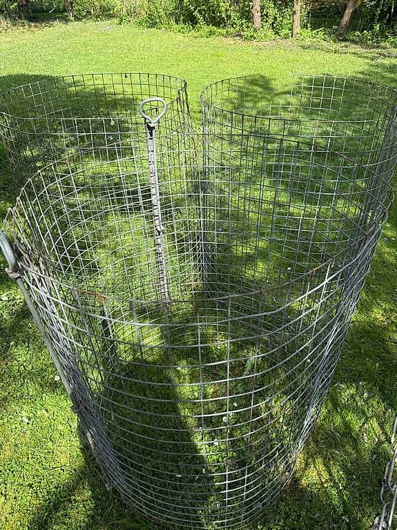 Gratis abzugeben: Kompost-Gitter und Gitter für Wassertank