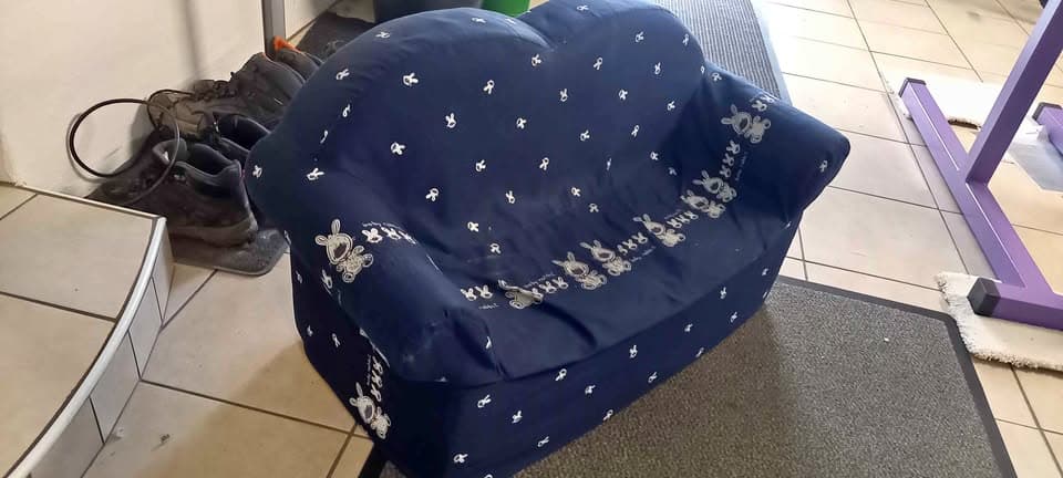 Kindersofa gratis sehr hübsch bequem