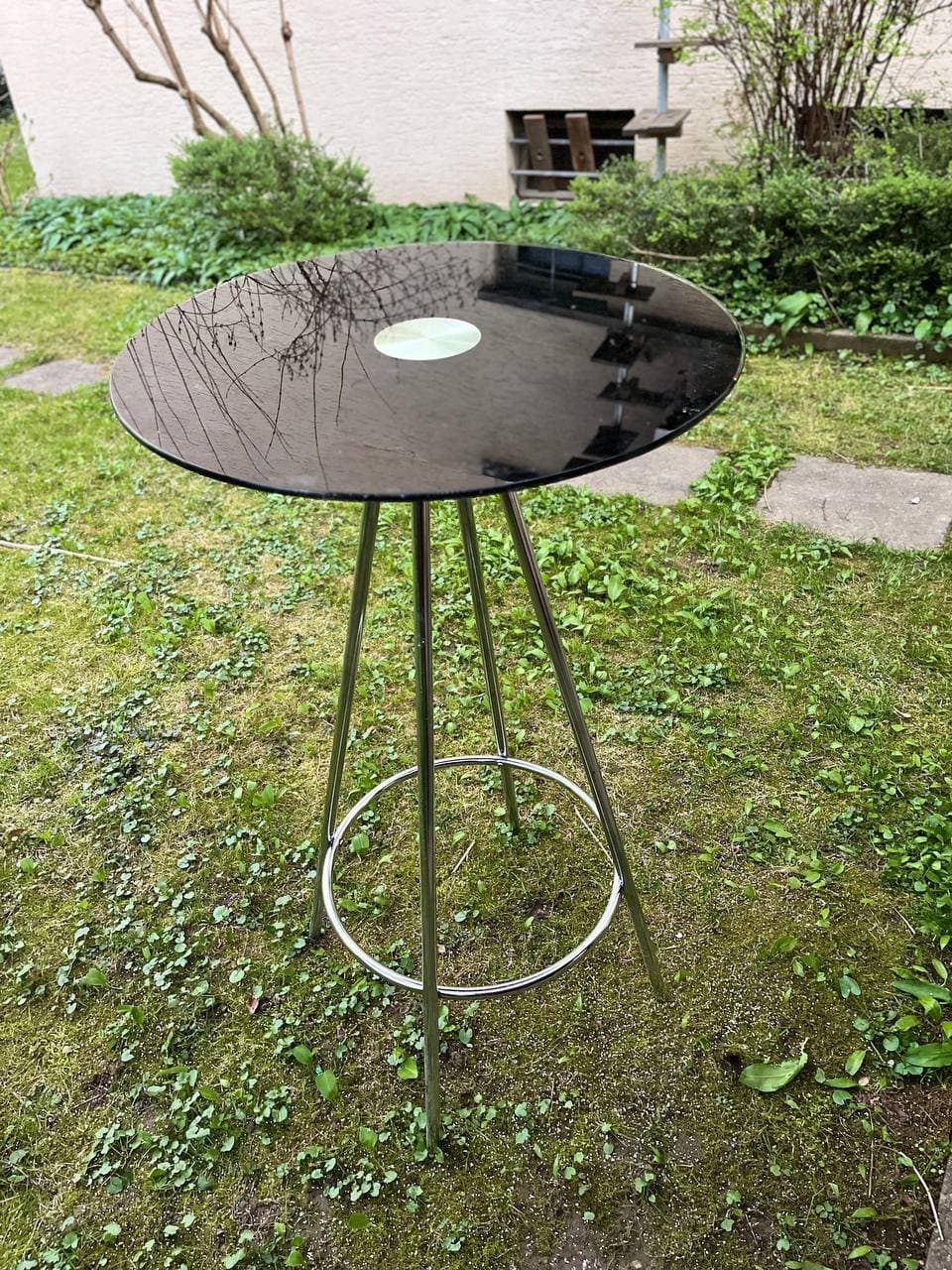 Hochtisch mit schwarzer Glasplatte