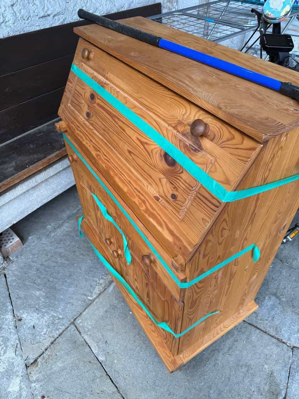 Holzkommode mit Schubladen