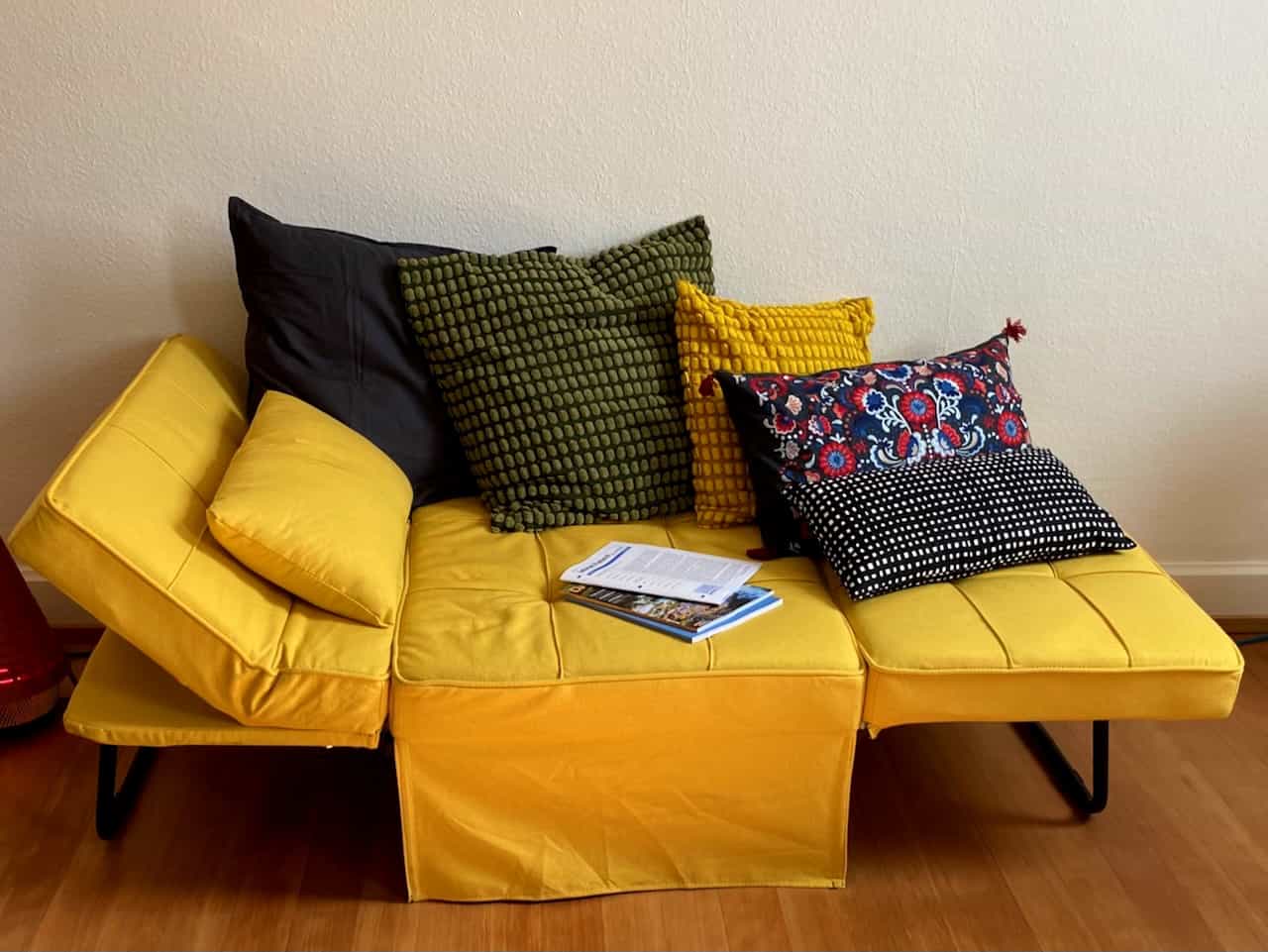Klapp-/Schlafsofa, gelb (OHNE Kissen !!!)
