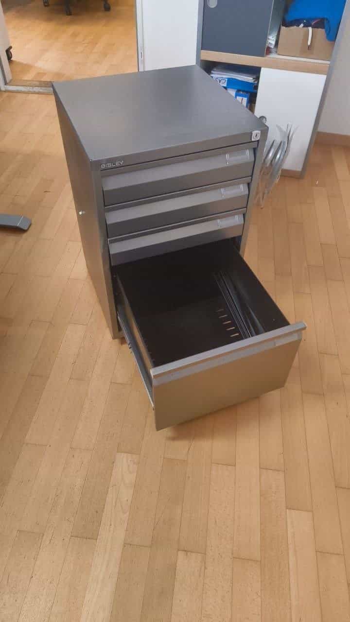 Grauer Werkzeugschrank, Bisley