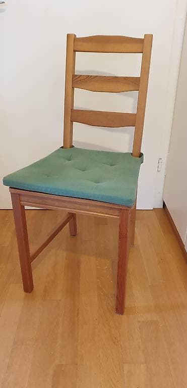 Holzstühle (5 Stück)