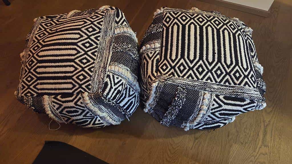 Deux poufs gratuits