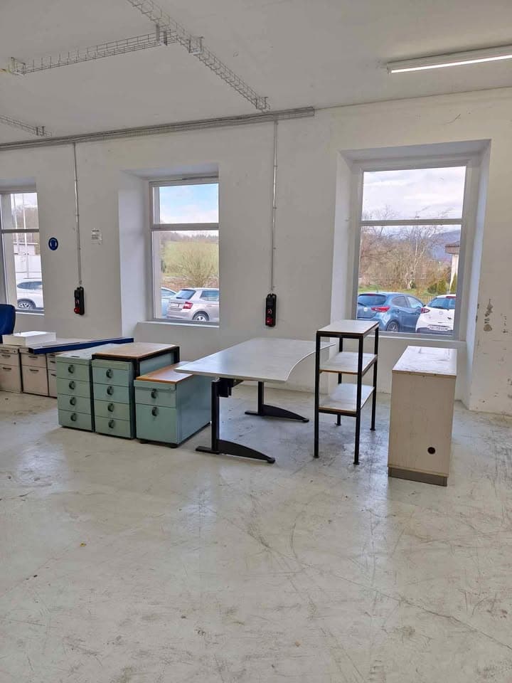 Büro-Werkstattmöbel gratis zur Abholung