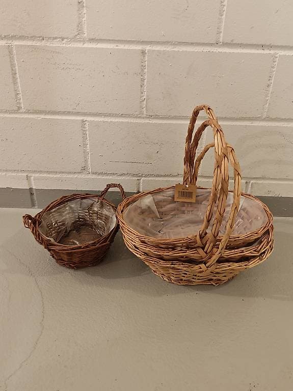 Pflanzkörbchen (mit Plastikverkleidung) zu verschenken