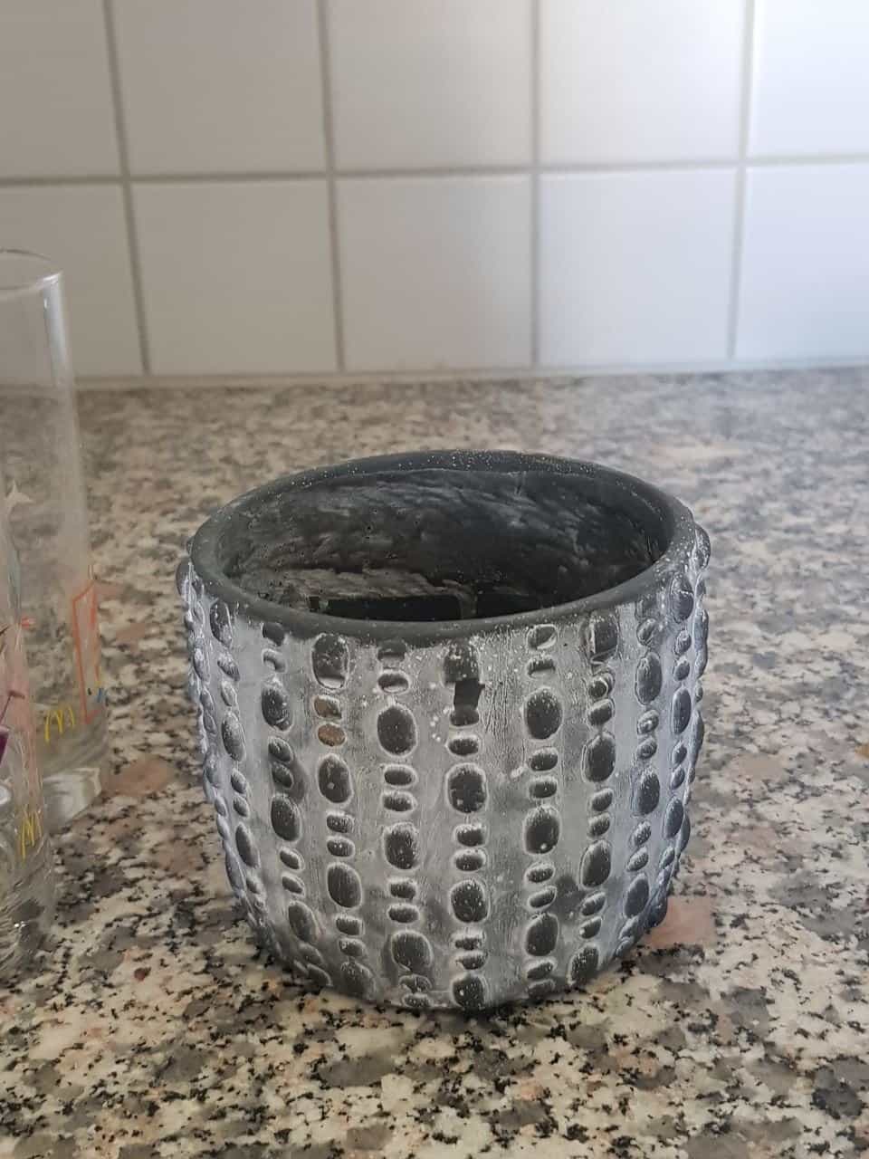 Kleine Untertöpfe