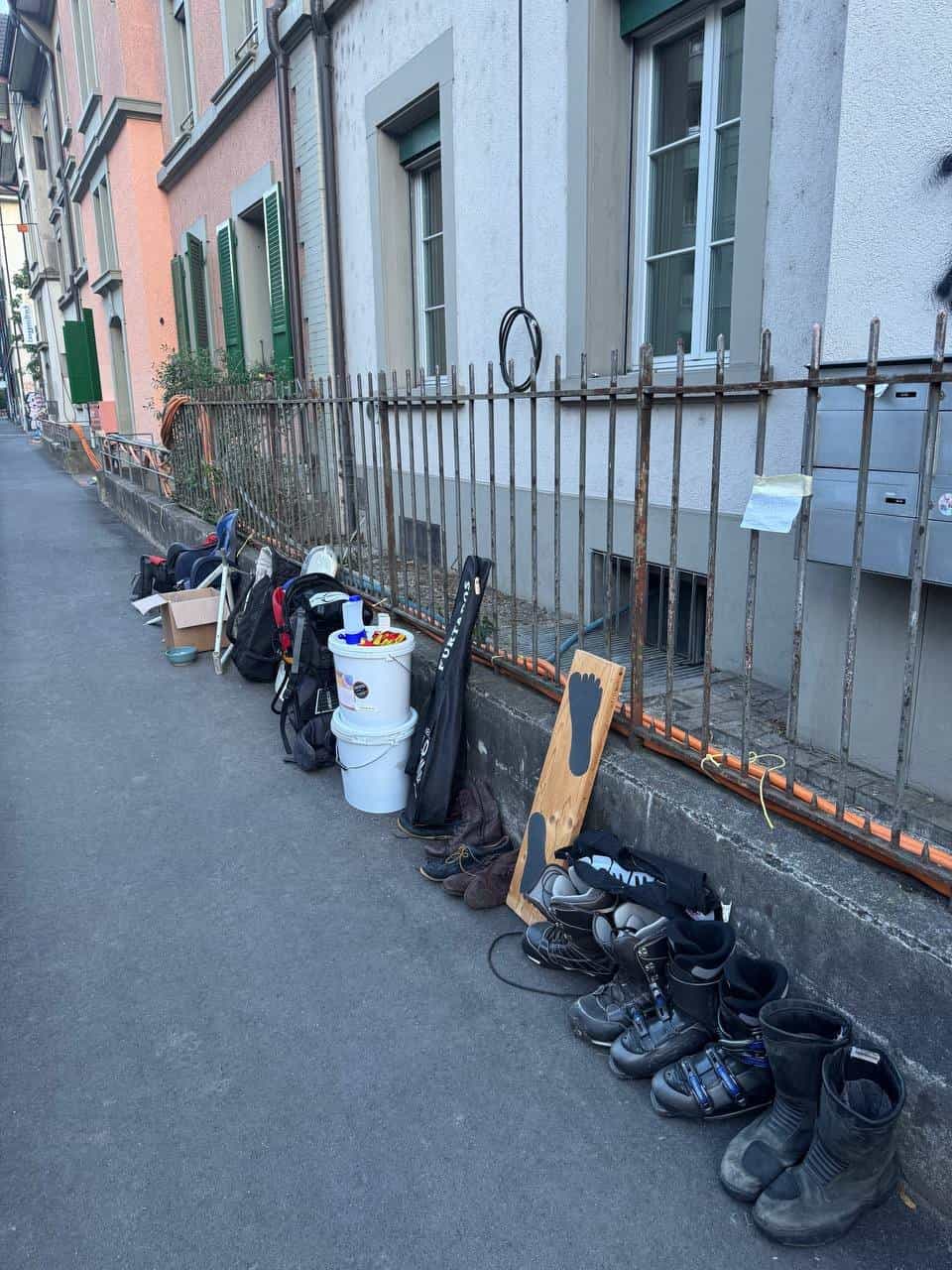 Sportausrüstung und Schuhe zu verschenken