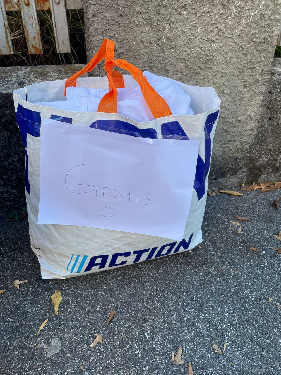 Gratis Kleider (Grösse M und S)