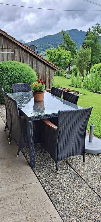 Gratuit! Table et chaises de jardin