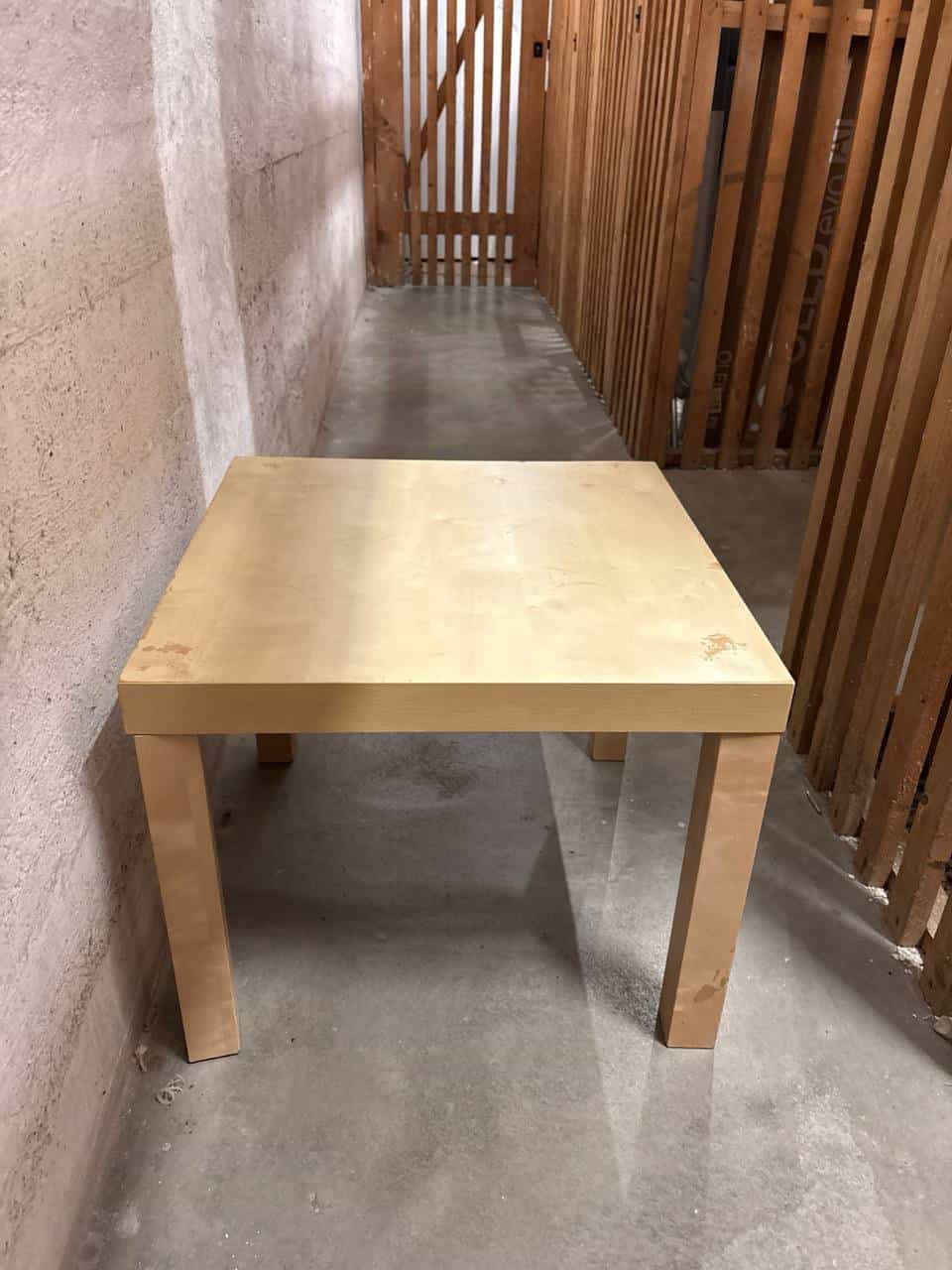 Holztisch zu verschenken