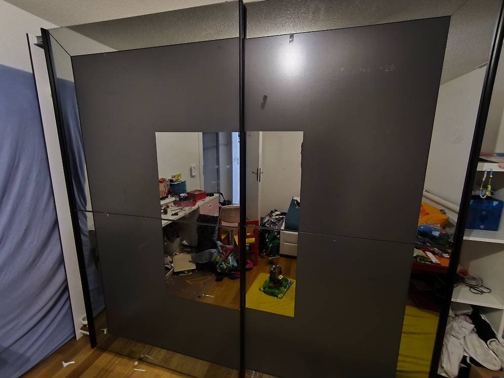 Kleiderschrank