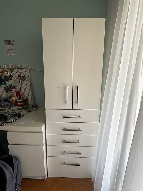 Schrank mit 5 Schubladen