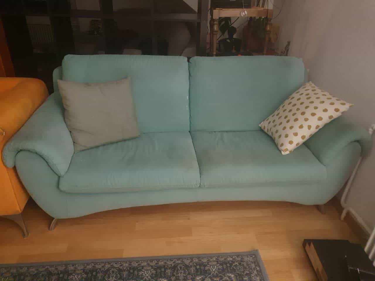Canapé turquoise à récupérer
