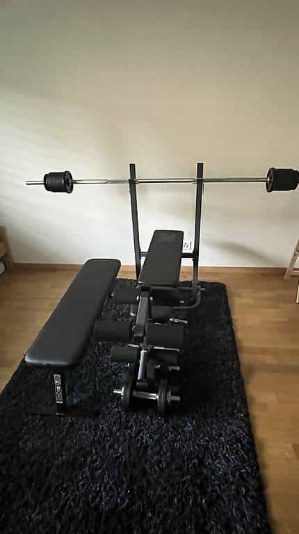 Banc de muscu+table abdo+barre développé couché+biceps