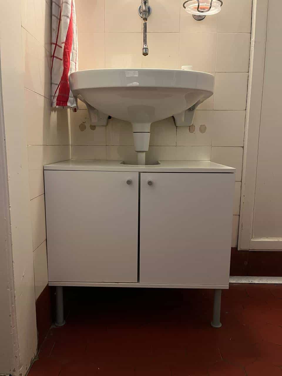 Waschtisch mit Unterschrank und Keramikbecken
