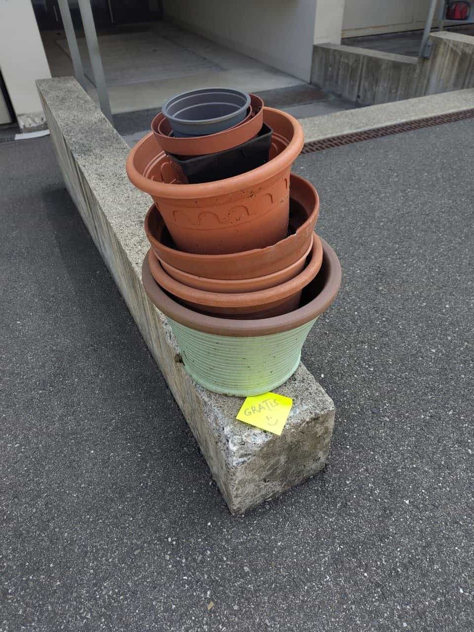 Kostenlose Blumentöpfe zu verschenken