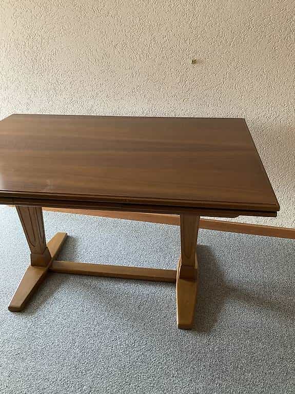 Holztisch mit 4 Stühlen