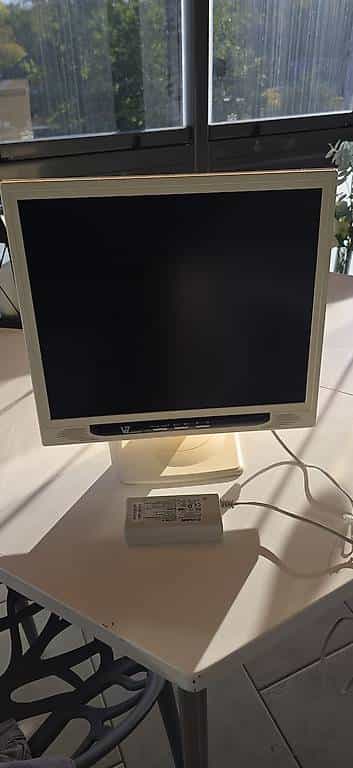 19 Zoll Monitor zu verschenken