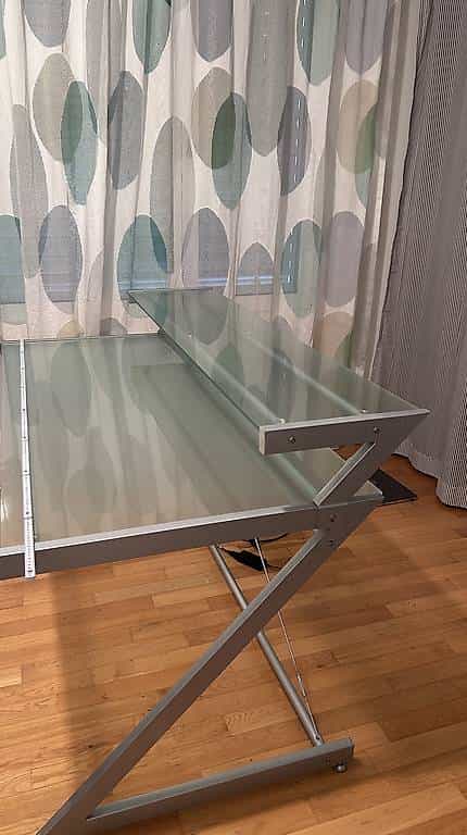 Pult aus Milchglas