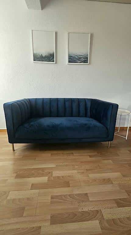Dunkelblaues Samt Sofa