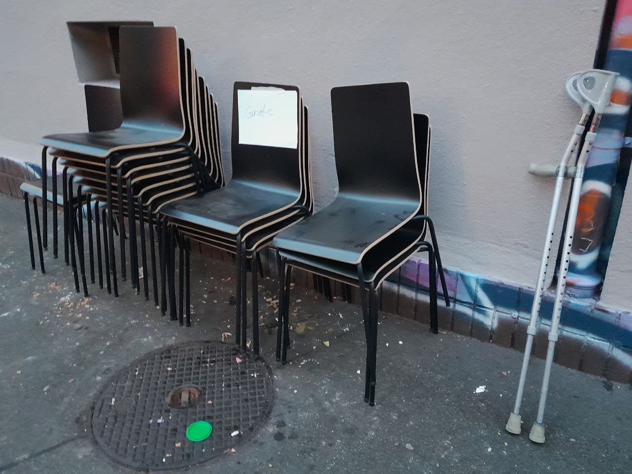 Stapelbare Kunststoff-Stühle