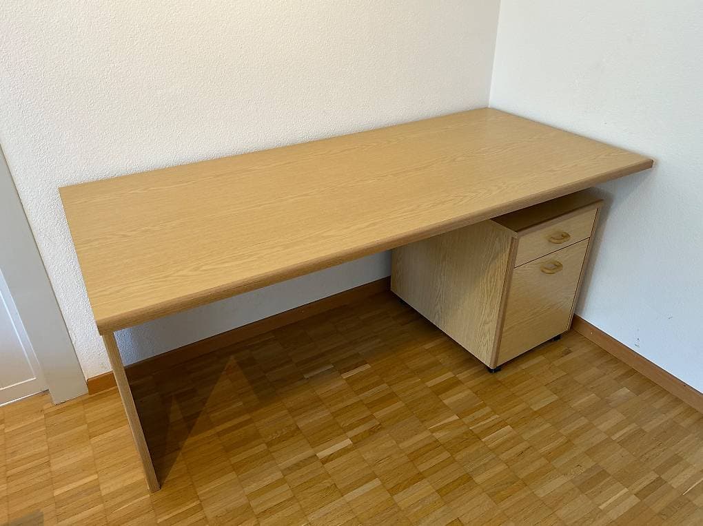 Schreibtisch / Pult