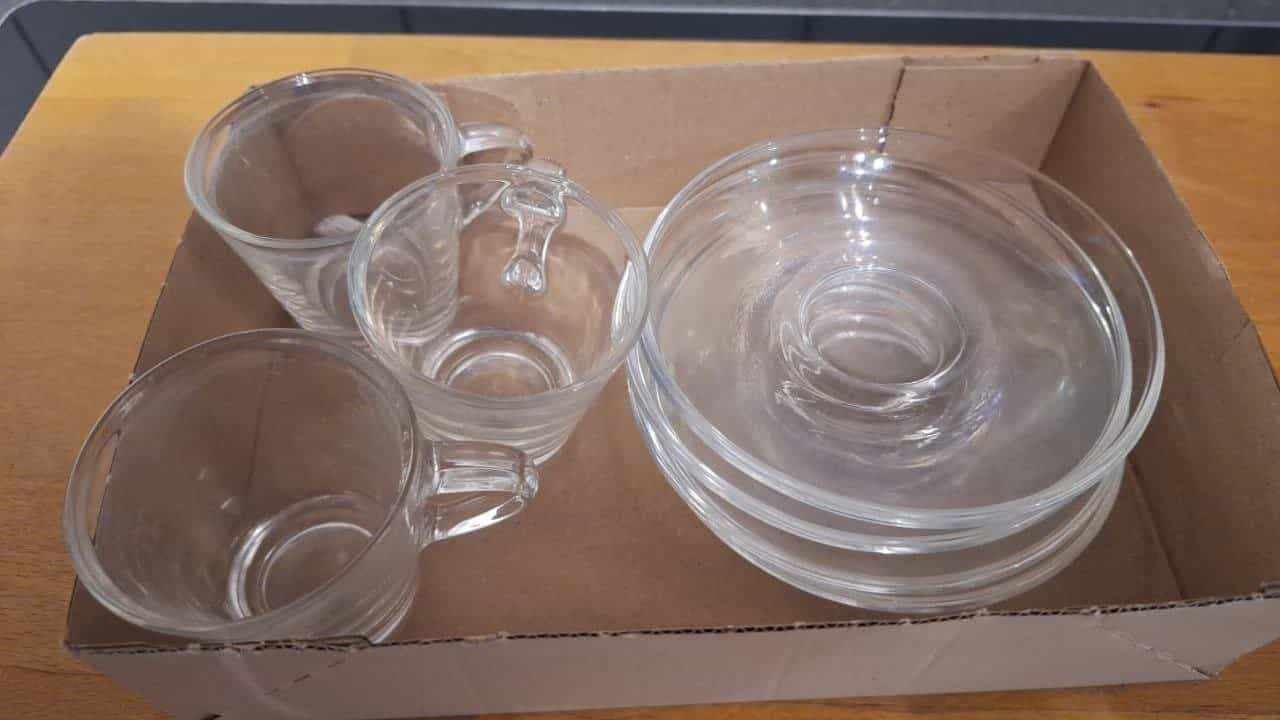 3 Espresso-Tassen aus Glas mit Untertassen