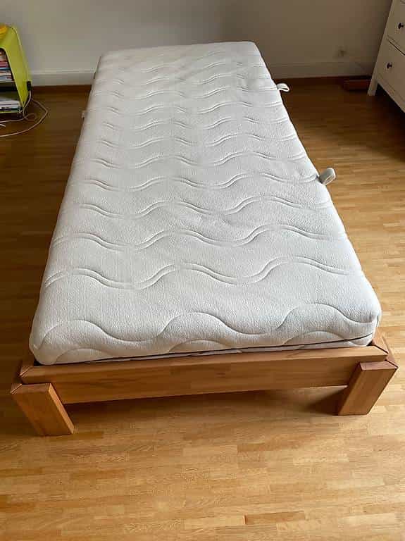 Bett 90x200