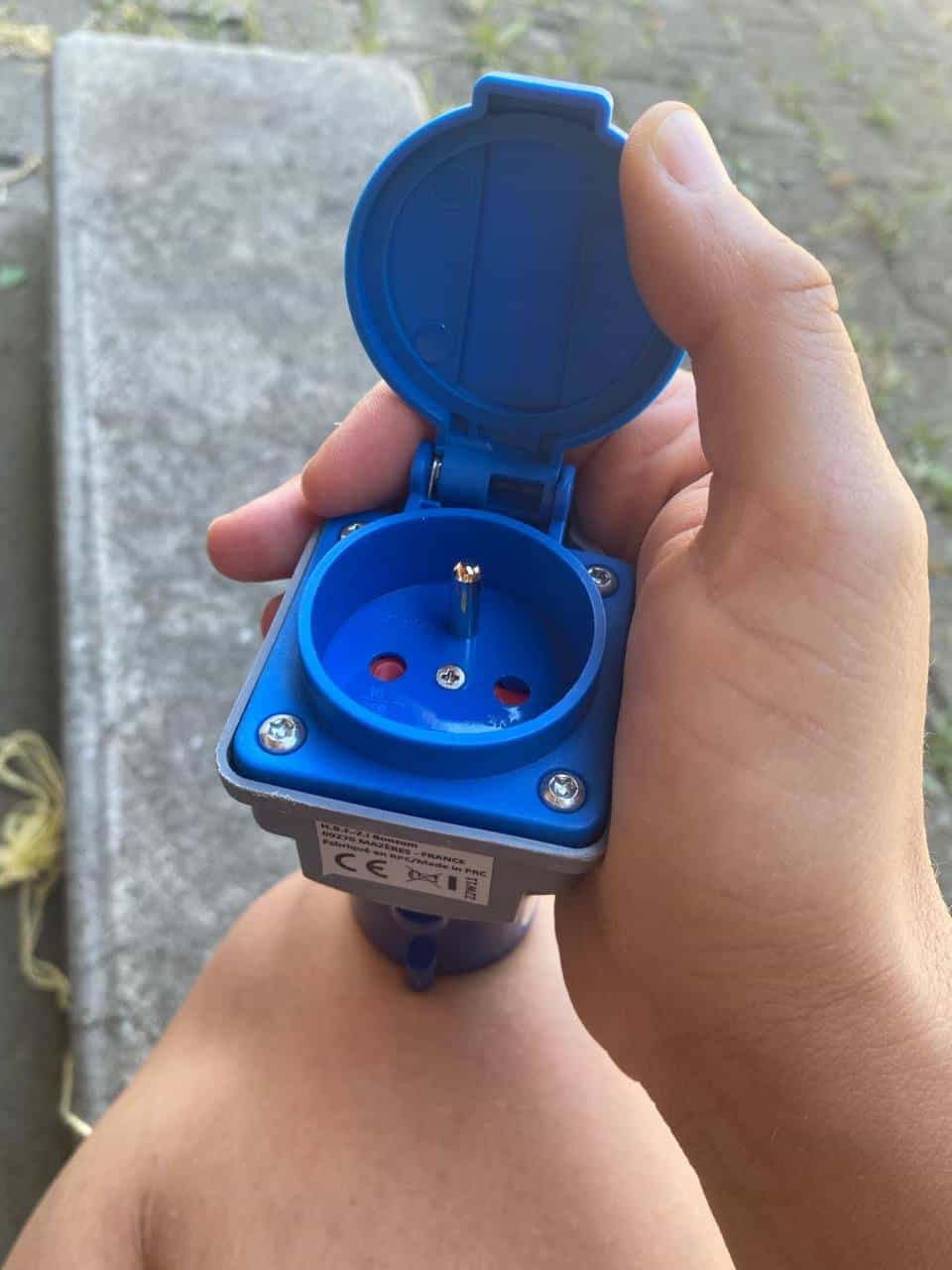 Adapter 12V auf 230V