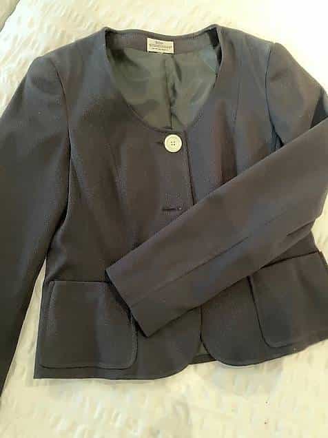 Schwarzes kurzes, elegantes Jäckchen