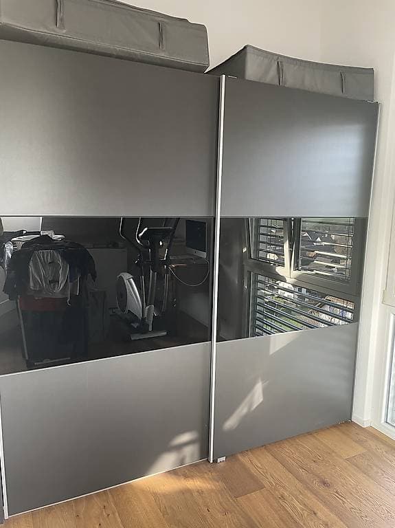 Gratis Kleiderschrank