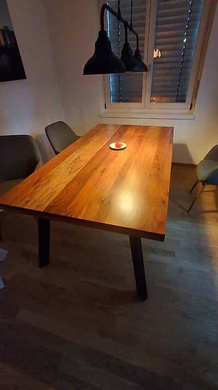 Holztisch