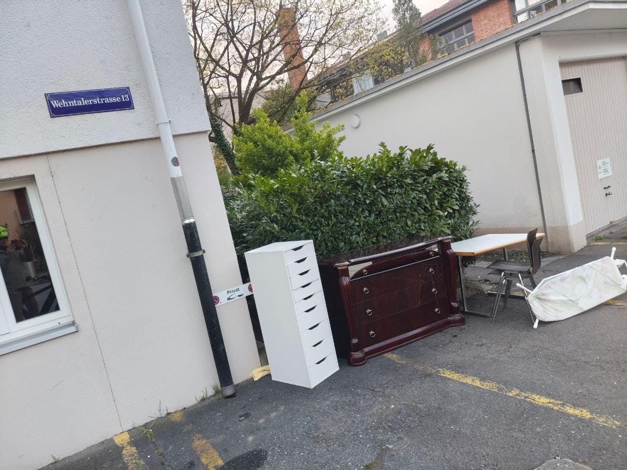 Möbel und Gegenstände