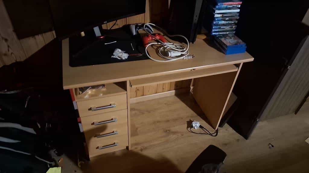Bureau en bon état à venir chercher sur place chez Le