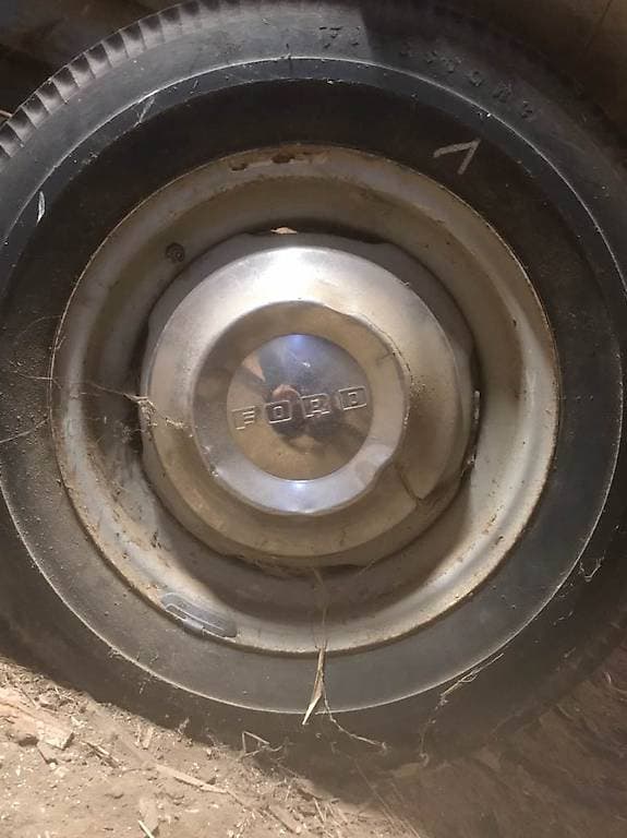Ancienne roue ford