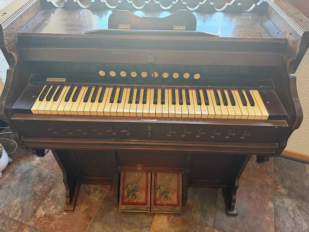 Harmonium ancien Cornish & Co. (vers 1900)