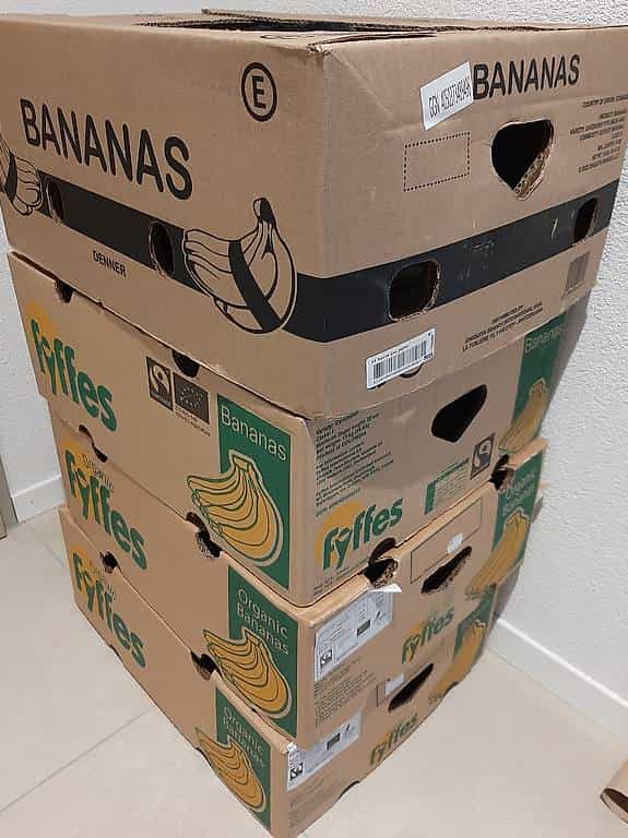 17 cartons à bananes à donner